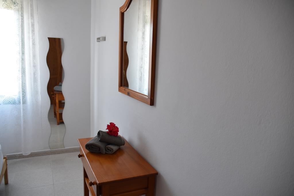 Alhambra Apartamentos Tias Exterior photo